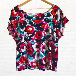 COLORFUL RAFAELLA FLORAL SHORT SLEEVE TOP